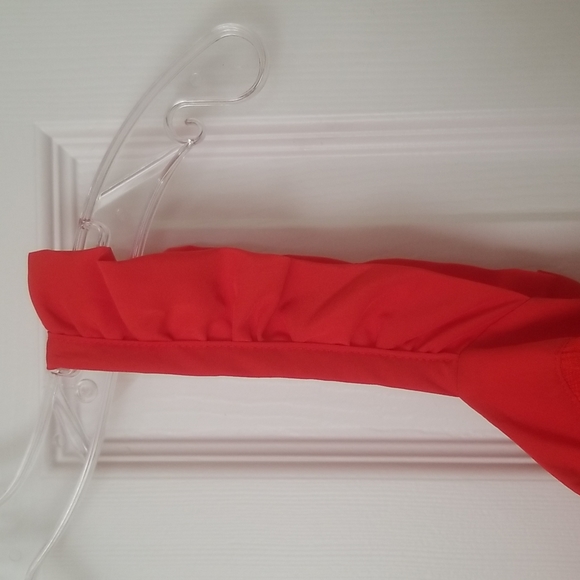 Banana Republic Ladies Sleeveless Top with Ruffled Detailing - Picture 3 of 8